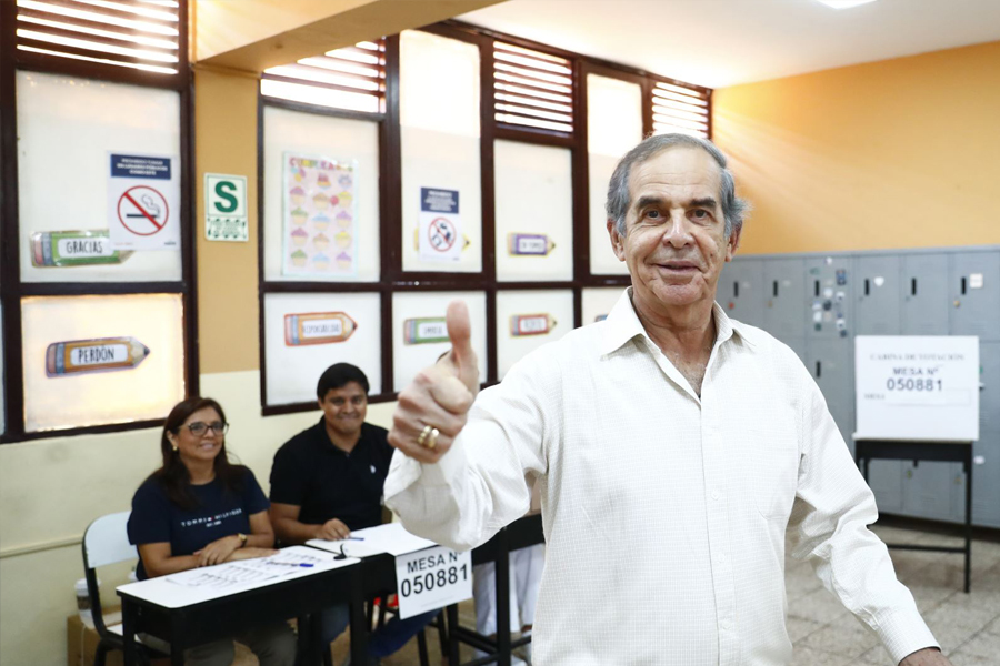 Elecciones 2026: Roberto Chiabra emite su voto